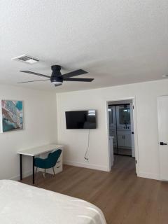4 bedroom Luxuriously Furnished Modern Mansion With Pool, Spa, and Patio - 4