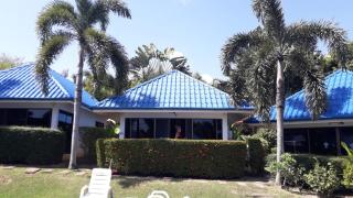 bungalow with swimming pool - 4