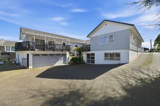 Elevated Escape for Biking, Golfing, Relaxing-swimming pool is only available for summer - 0
