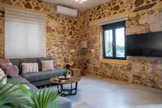 Agrimi Beachfront Holiday Home - 4