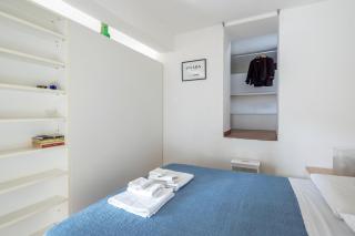 Charming cozy attic loft Top floor apartment with balcony along the Main vibrant walking street Steps from Public gardens Harbour Waterfront Mirabello Port La Spezia city center - 3