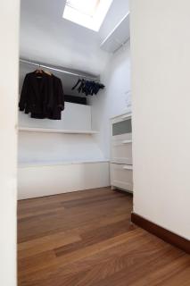 Charming cozy attic loft Top floor apartment with balcony along the Main vibrant walking street Steps from Public gardens Harbour Waterfront Mirabello Port La Spezia city center - 4