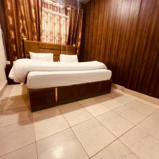 Hotel Twenty One Gulberg - 0