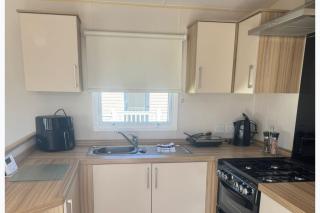 Caravan - Sleeps 6 - Parking - 7