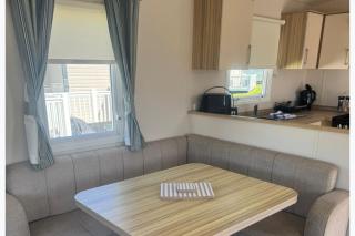 Caravan - Sleeps 6 - Parking - 6