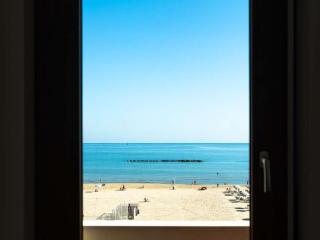 SE245 - Senigallia, trilocale con balcone fronte mare - 9