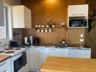 The Shack - Pauanui Guesthouse - 2BRM - 3 Beds & Self-Contained - 8