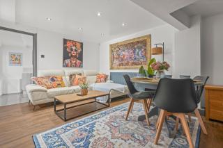 Contractors and Re-locators, Spacious 2 Bedroom Flat S10, Parking, Sleeps 5 - 4
