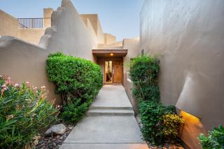 Exclusive Boulders Retreat near Downtown Cave Creek hiking scenic views. - 3