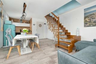 Dwupoziomowy Apartament w Nadmorskim Klimacie z Balkonem by Noclegi Renters - 3