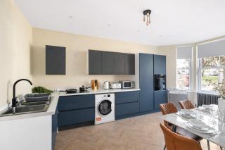 Modern 3BR House with Ensuite Baths and Garden - 9
