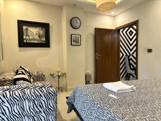 Best Value 1BHK BahriaPhase7 Above GritFitGym Restaurants Nearby - 1