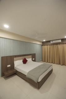 Royal Palace Hotel Surat Velanja - 7