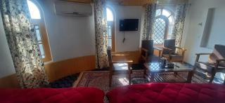 Bashaw Residency Top Rated In Srinagar Only 6 Kms from Srinagar International Airport And Only 5 Kms From Srinagar Railway Station - 5