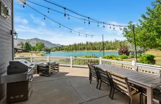 Mountain Lake Views Stunning Lakefront Retreat Hot Tub Game Room Near Downtown - 7