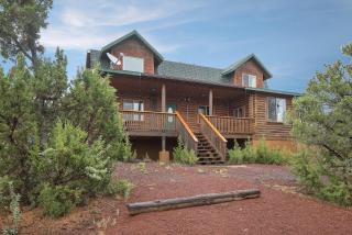 Ontario Ave Remodeled Log Cabin on 1 Acre Gateway to Grand Canyon Amazing Views - 0