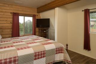Ontario Ave Remodeled Log Cabin on 1 Acre Gateway to Grand Canyon Amazing Views - 6