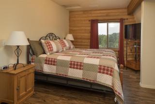 Ontario Ave Remodeled Log Cabin on 1 Acre Gateway to Grand Canyon Amazing Views - 4