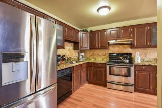Utopia End-Unit Townhome On the 18th Hole Pool Table Fun Porch with Great Views - 9