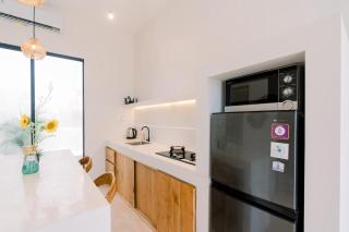 Tropical Escape in Canggu 2BR Private Pool & Bath - 1