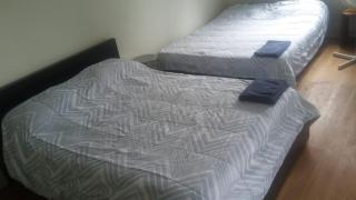 Prime Neighborhood Guest Room - 10m to Airport - Free Parking - 6
