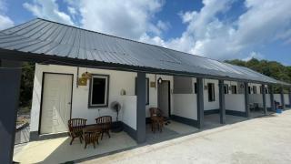 OYO 91303 Chalet Awie - 6