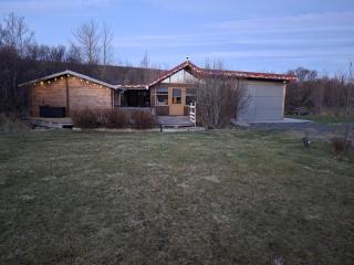 Spacious 4BR Cottage with Hot Tub Near Húsafell - 4