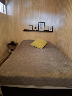 Spacious 4BR Cottage with Hot Tub Near Húsafell - 1