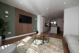 Stylish & Contemporary 1 Bed Apartment - 8