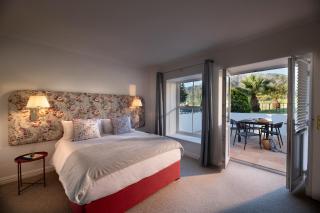 La Jolie Dauphine Guest House - 3