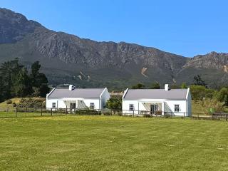 La Jolie Dauphine Guest House - 1