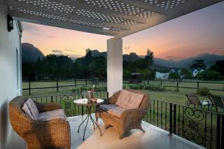 La Jolie Dauphine Guest House - 2
