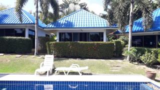 bungalow with swimming pool - 0