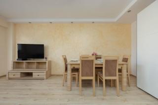 Cozy Apartment Suited For Remote Work by Noclegi Renters - 2