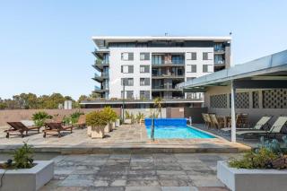 Urban Palette - Modern & Artistic Green Point Apt - 9