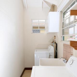 Sky Box-Apt-close to Warrens Shopping Centres -Bridgetown-Kensington Oval - 7