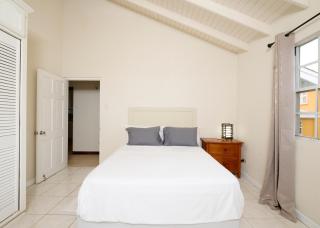Sky Box-Apt-close to Warrens Shopping Centres -Bridgetown-Kensington Oval - 1