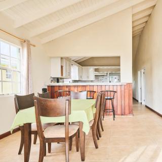 Sky Box-Apt-close to Warrens Shopping Centres -Bridgetown-Kensington Oval - 2