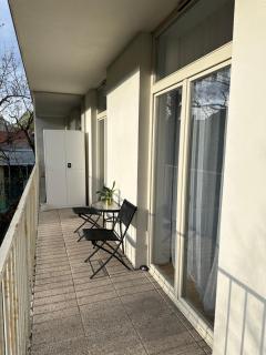 Sunny Lobzowska 22 - 2