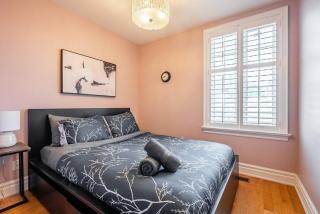 Stylish 3BR House in Trendy Bloor West - Sleeps 5 - 7