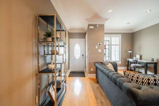 Stylish 3BR House in Trendy Bloor West - Sleeps 5 - 4