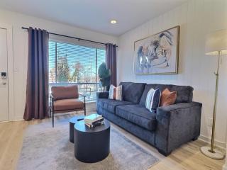 Urban Hideaway Near Downtown Hotspots - 3
