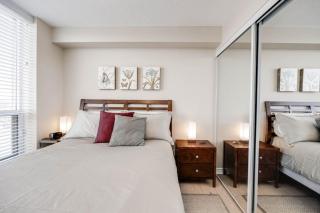 Amazing Modern 2BR, 2BA Condo with Free Parking - 7