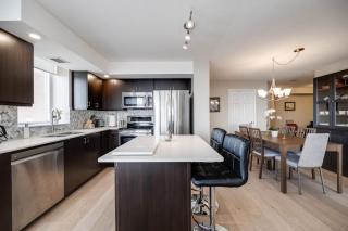 Amazing Modern 2BR, 2BA Condo with Free Parking - 4