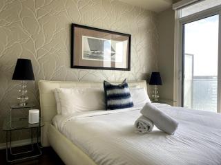Stunning Downtown 2BR Sub-Penthouse, Unreal Views - 6
