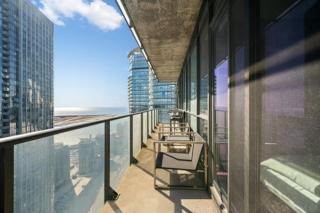 Stunning Downtown 2BR Sub-Penthouse, Unreal Views - 3