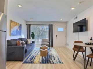 City Retreat, Free Parking, Near Downtown Hotspots - 4