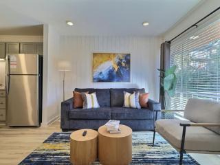 City Retreat, Free Parking, Near Downtown Hotspots - 2