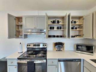 Quiet Escape, Free Parking, Near Downtown Hotspots - 3