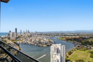 High Level Ocean View 3 Bedroom 2 Bathroom Apartment with Free Parking - 0